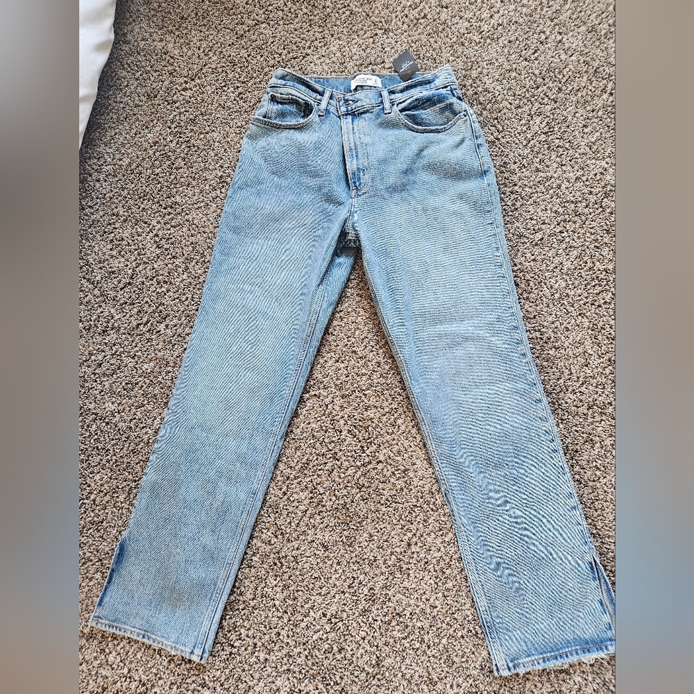 NWT Abercrombie & Fitch Ultra High Rise 90s Straight Leg Size 30 Short